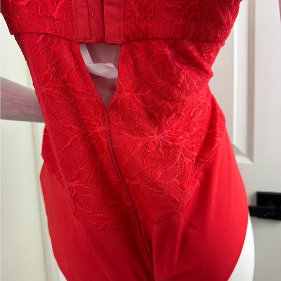 YITTY Red Lace Chemise with Scalloped V-Neck - Picture 11 of 12